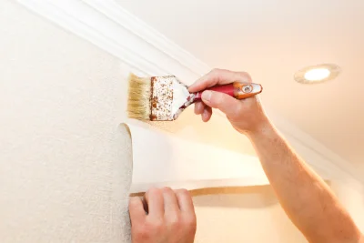 Pose de papier peint à Conliège — revêtements muraux et toiles de verre
